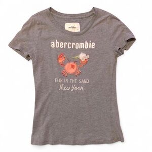 abercrombie kids Girl’s fitted t-shirt with graphic vintage abercrombie 🦀
